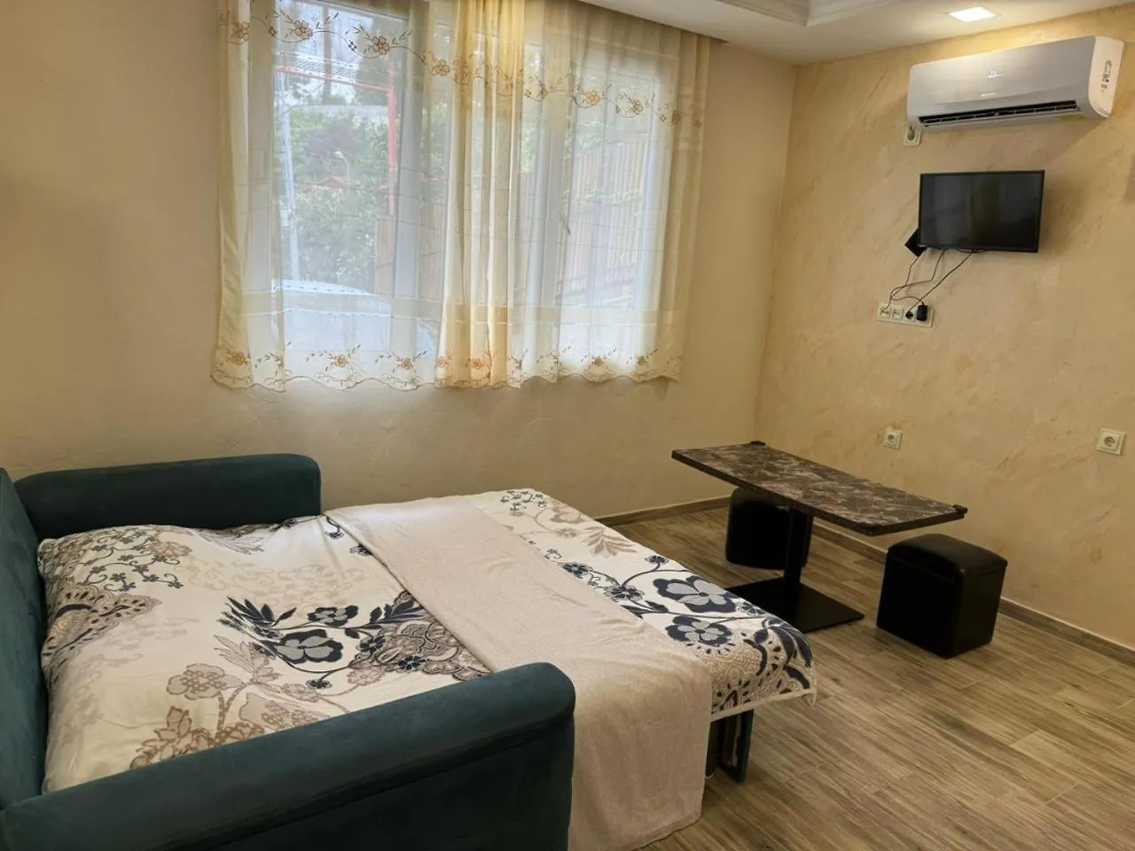 Тихо У Моря, Целый Этаж С Удобствами Batumi