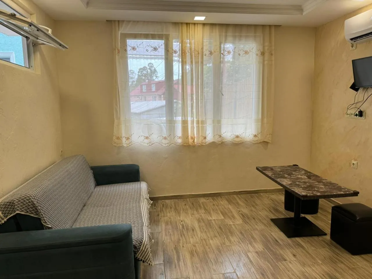 Тихо У Моря, Целый Этаж С Удобствами Batumi 0*,